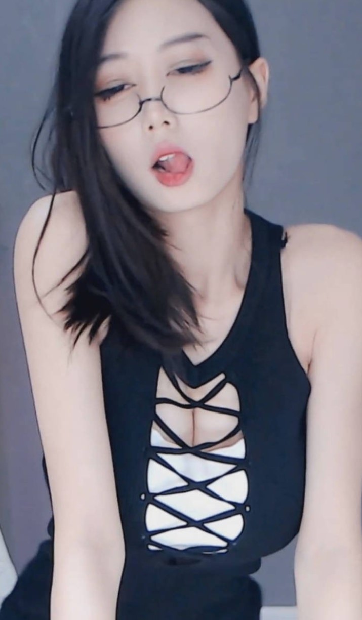 【虎牙主播】小猫里奈 1314星光群舞蹈视频[18V/1.08G]