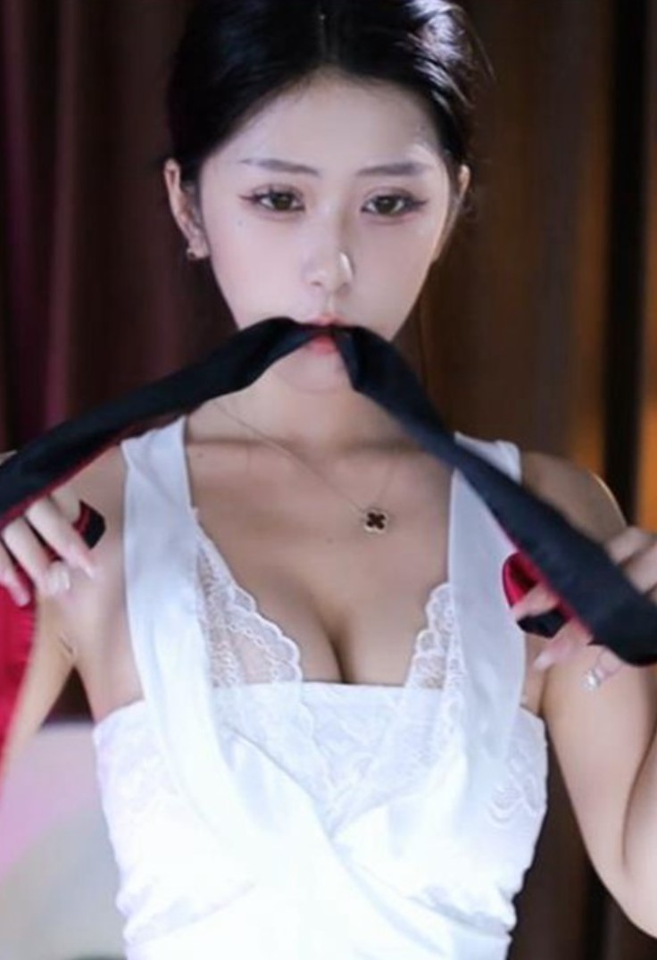 CC丨何可可可 私拍 [1V/415MB]